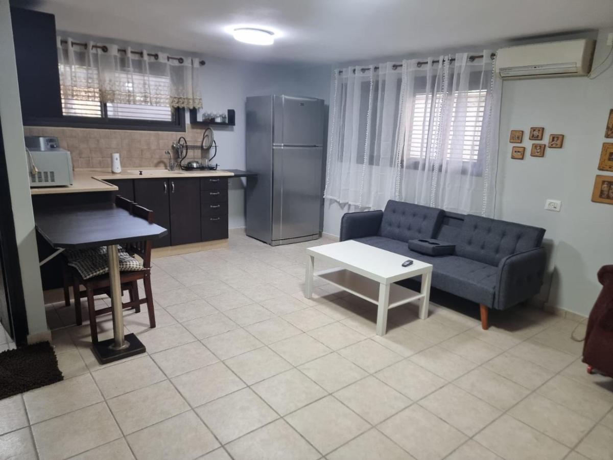 B&B Amit 18 Minutes From The Airport - אירוח כפרי עמית 18 דקות משדה תעופה Petach Tikva Esterno foto